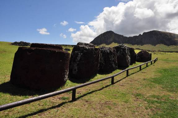 Visitando as ruínas de Tongariki, em Rapa Nui (ou Ilha de Páscoa), território chileno no meio do Oceano Pacífico